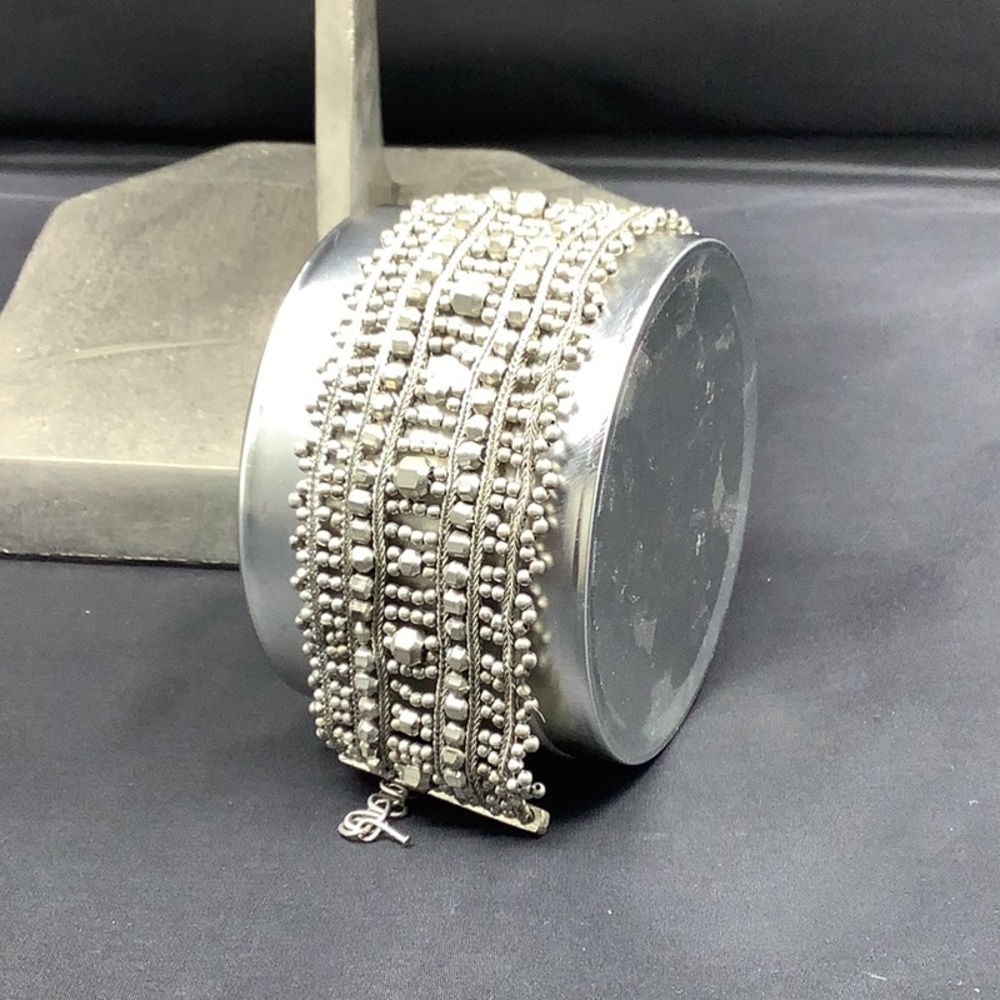 Silver beaded claps bracelet